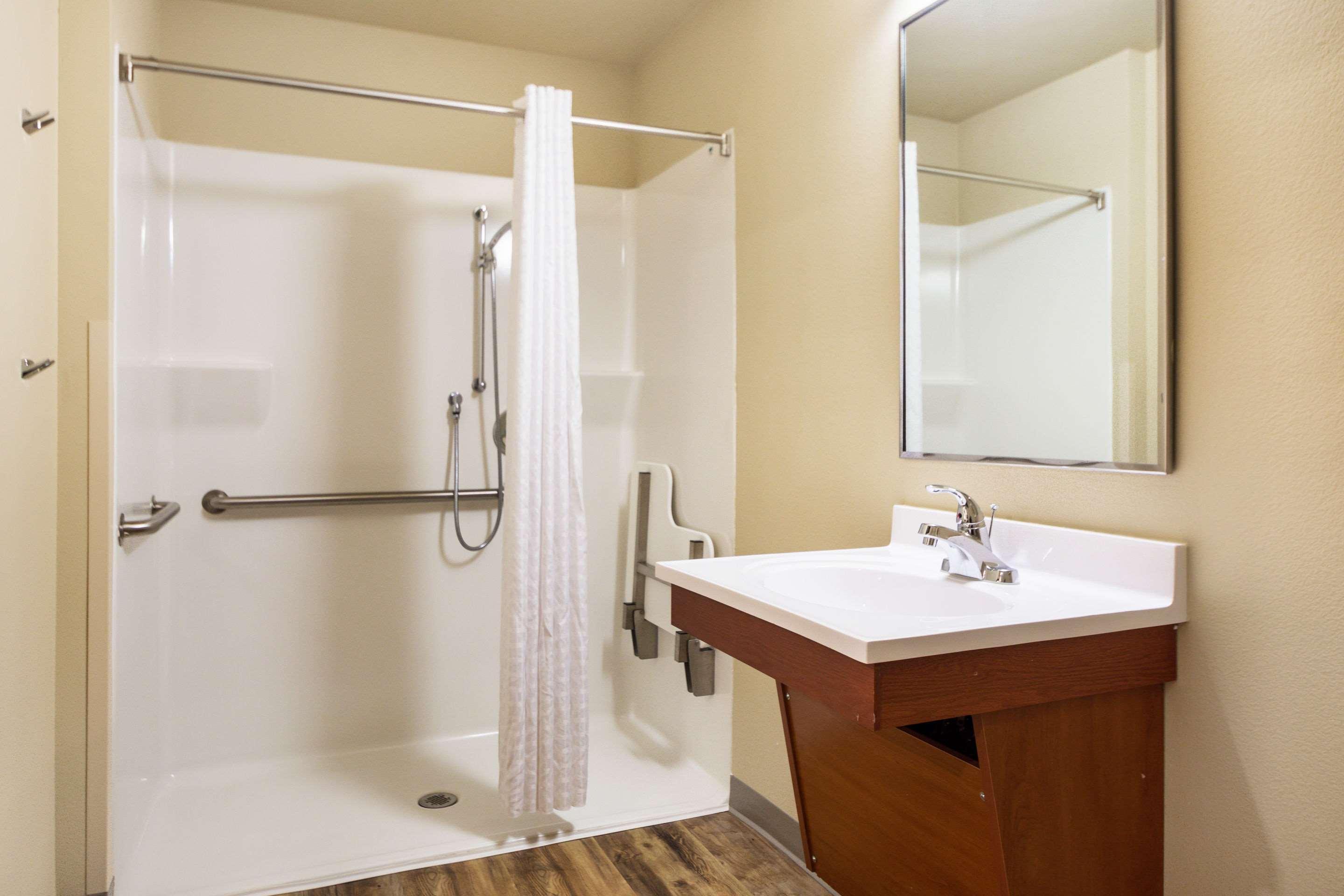 Econo Lodge Burlington Bagian luar foto