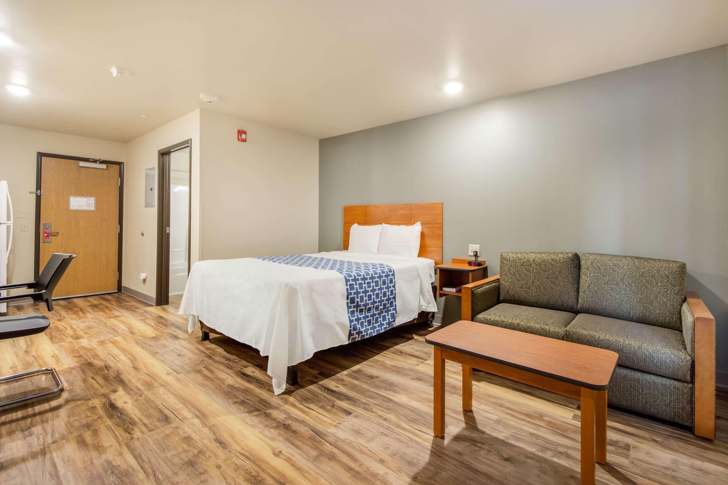 Econo Lodge Burlington Bagian luar foto
