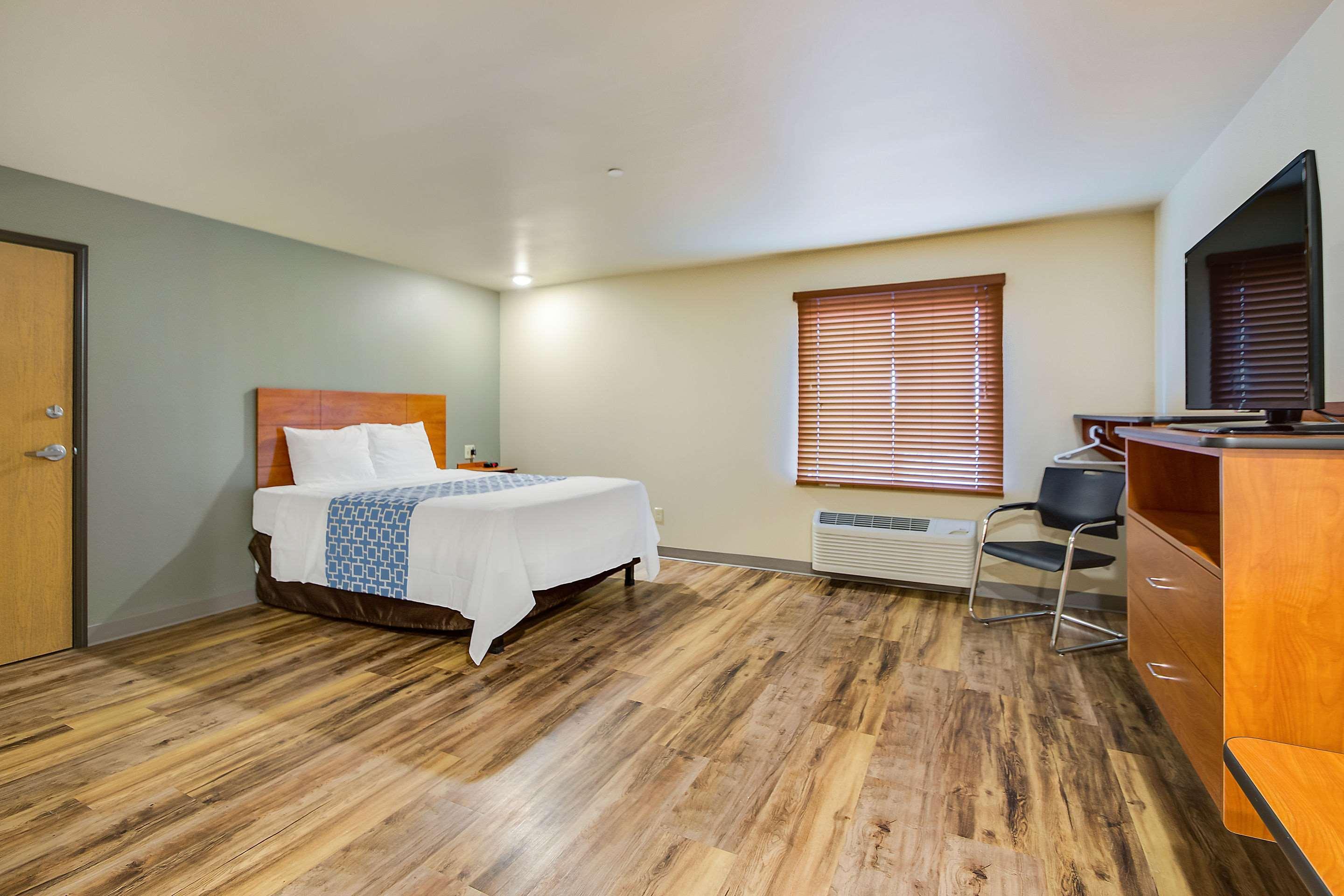 Econo Lodge Burlington Bagian luar foto