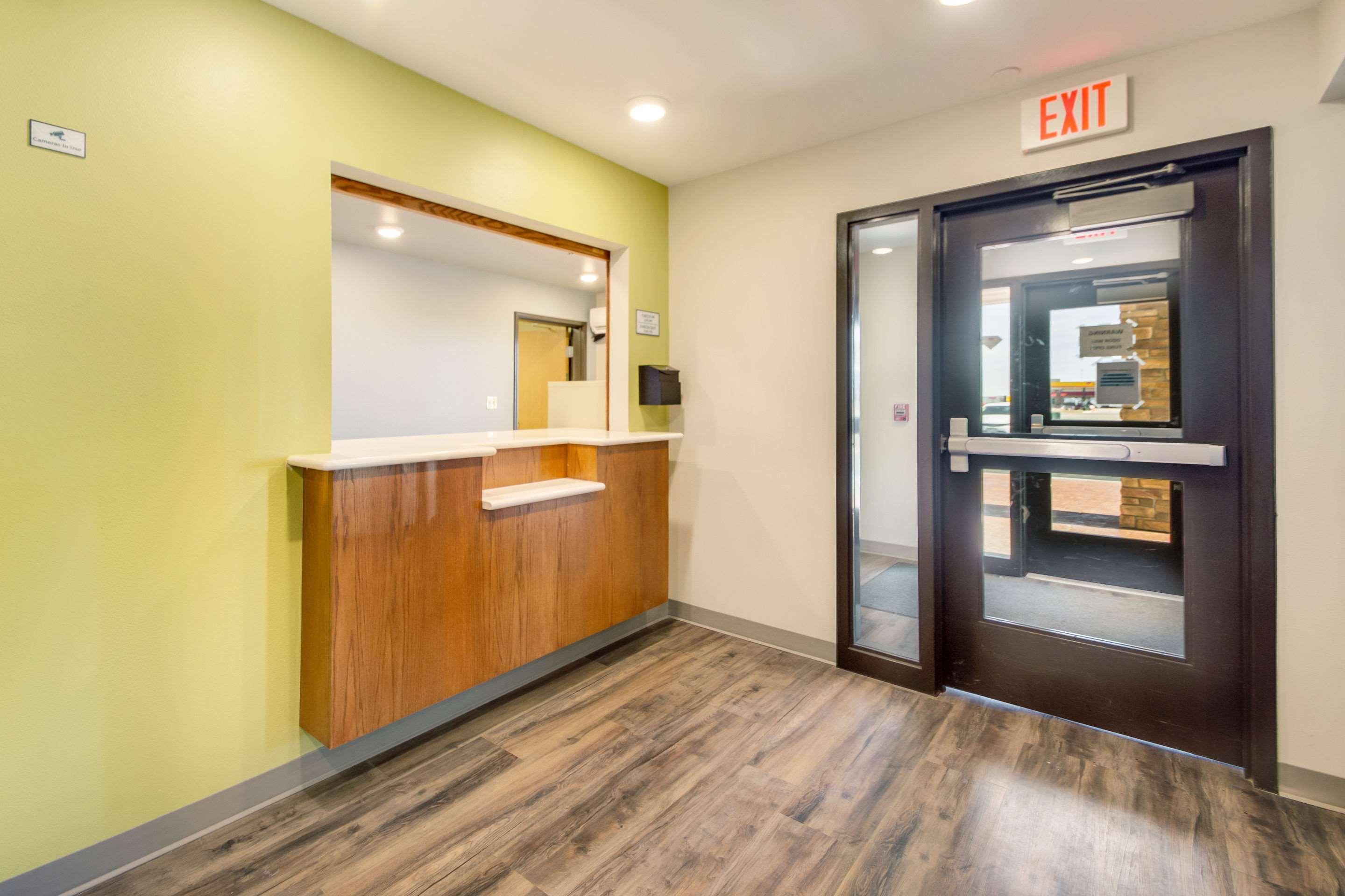 Econo Lodge Burlington Bagian luar foto