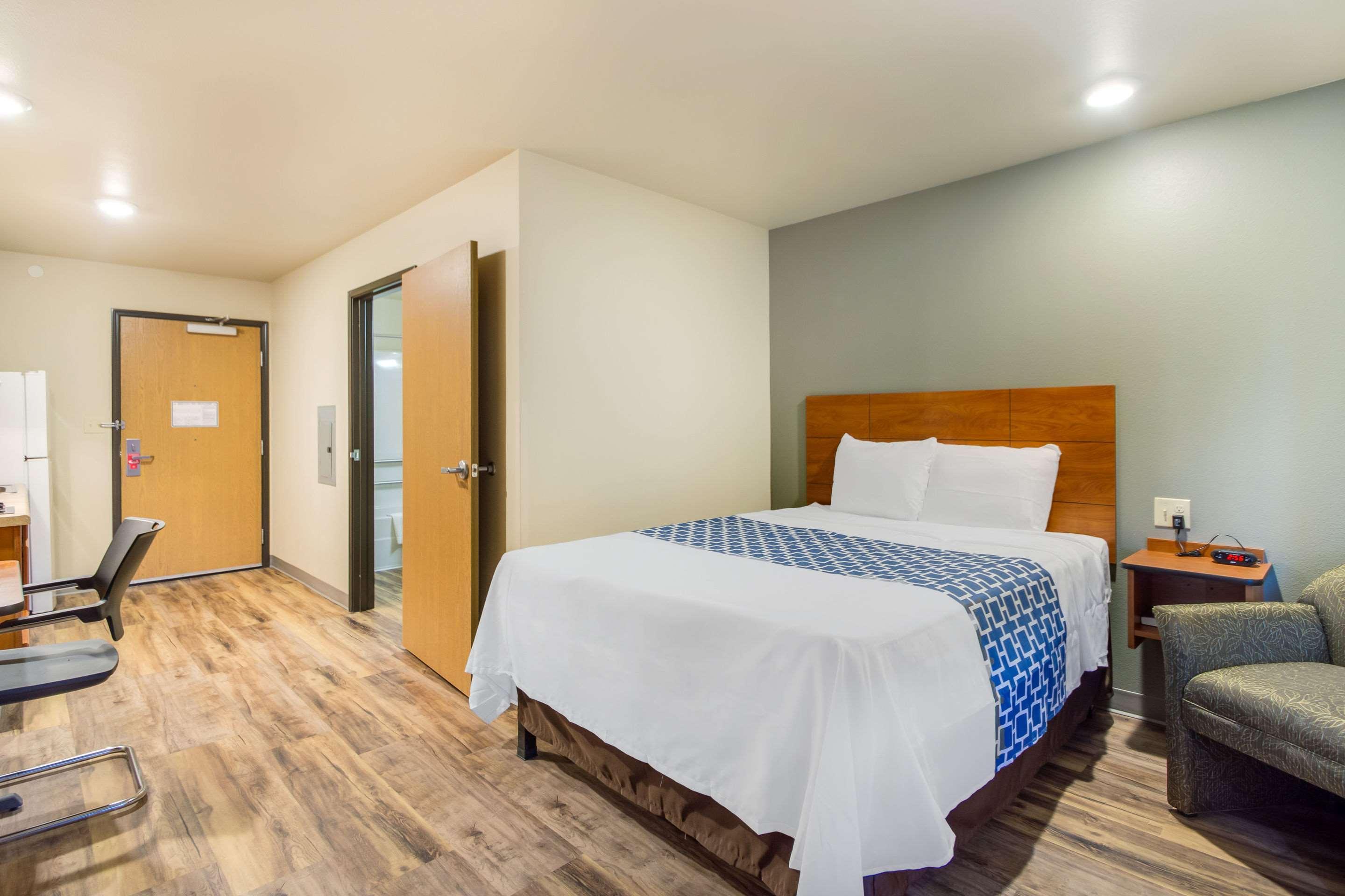 Econo Lodge Burlington Bagian luar foto