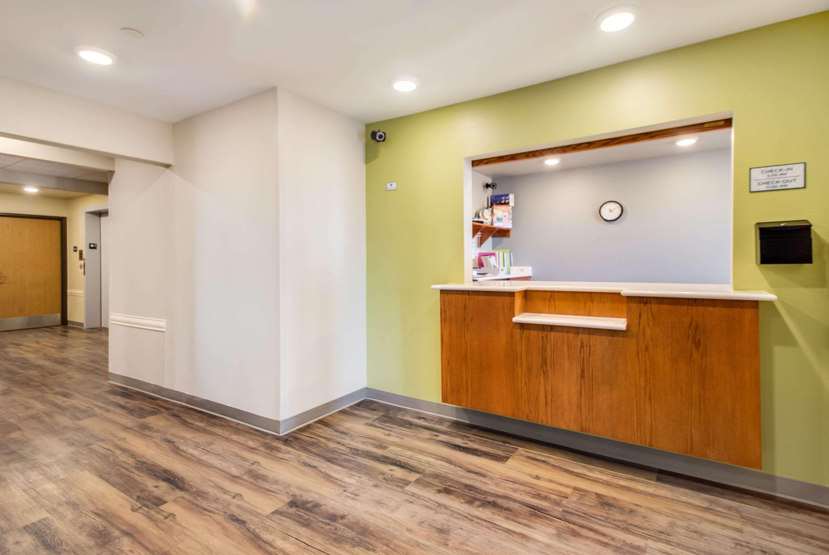 Econo Lodge Burlington Bagian luar foto