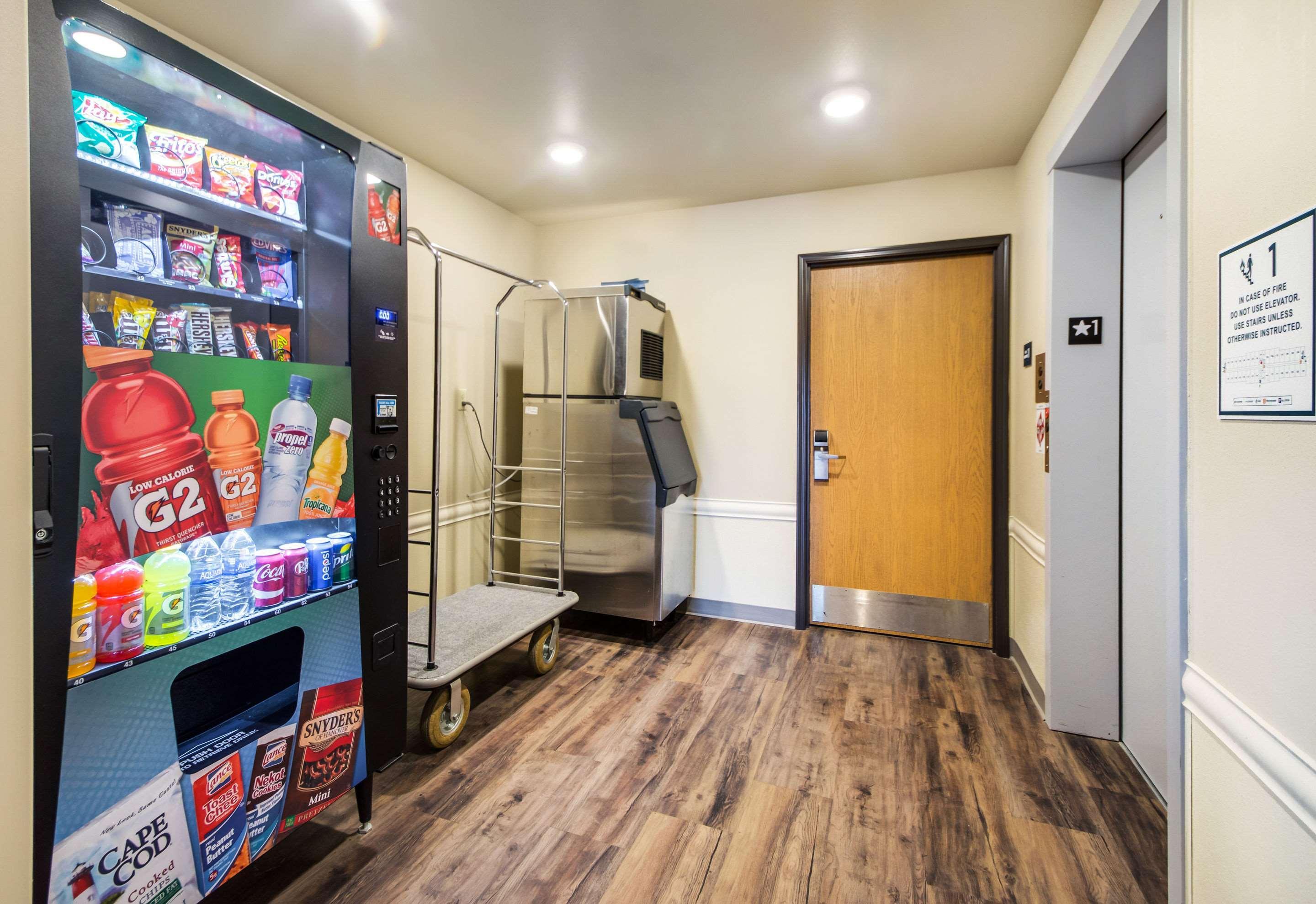 Econo Lodge Burlington Bagian luar foto