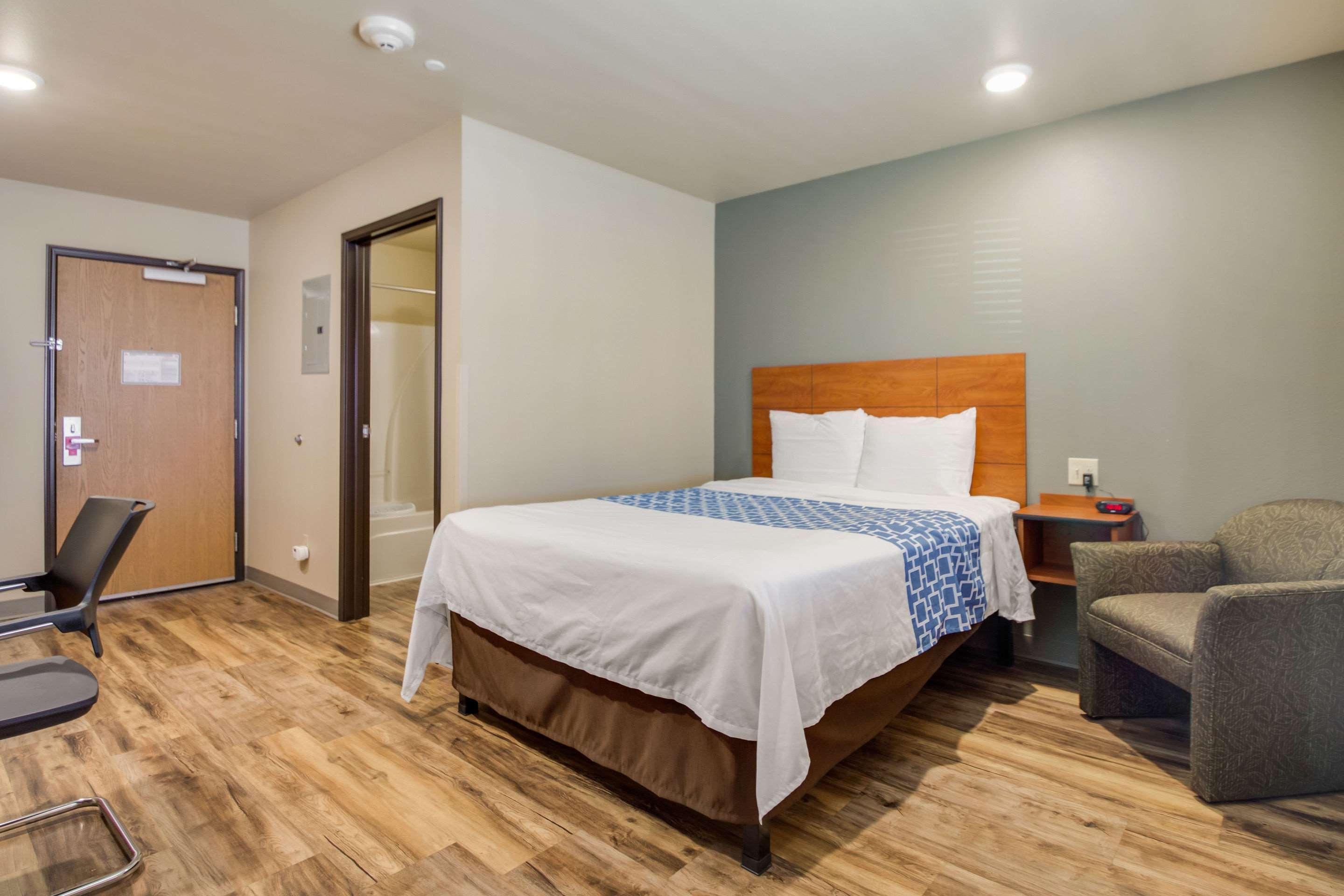 Econo Lodge Burlington Bagian luar foto