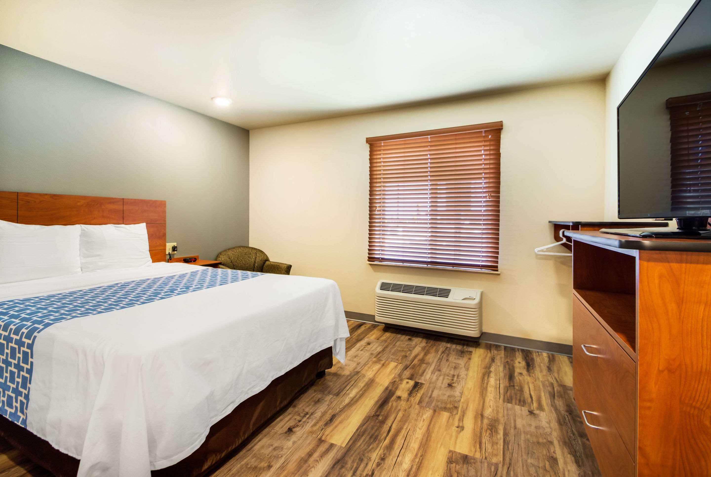 Econo Lodge Burlington Bagian luar foto