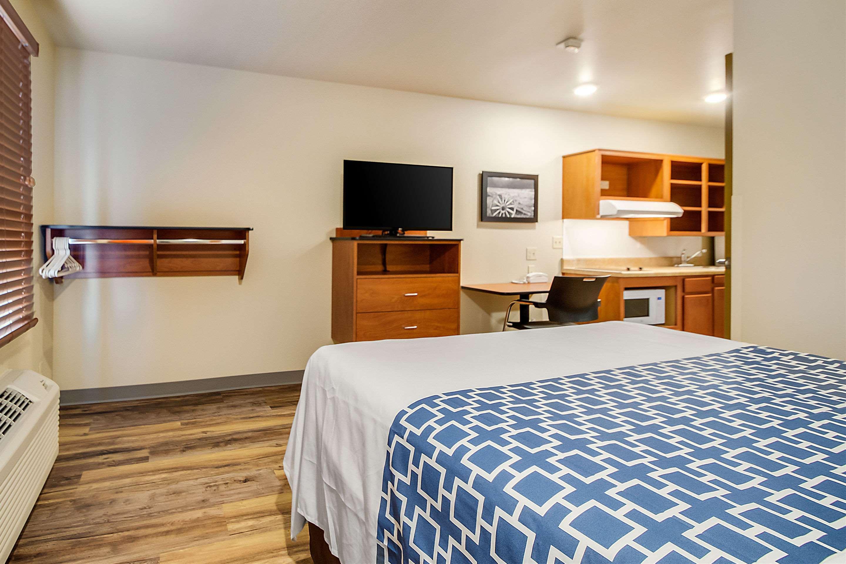 Econo Lodge Burlington Bagian luar foto