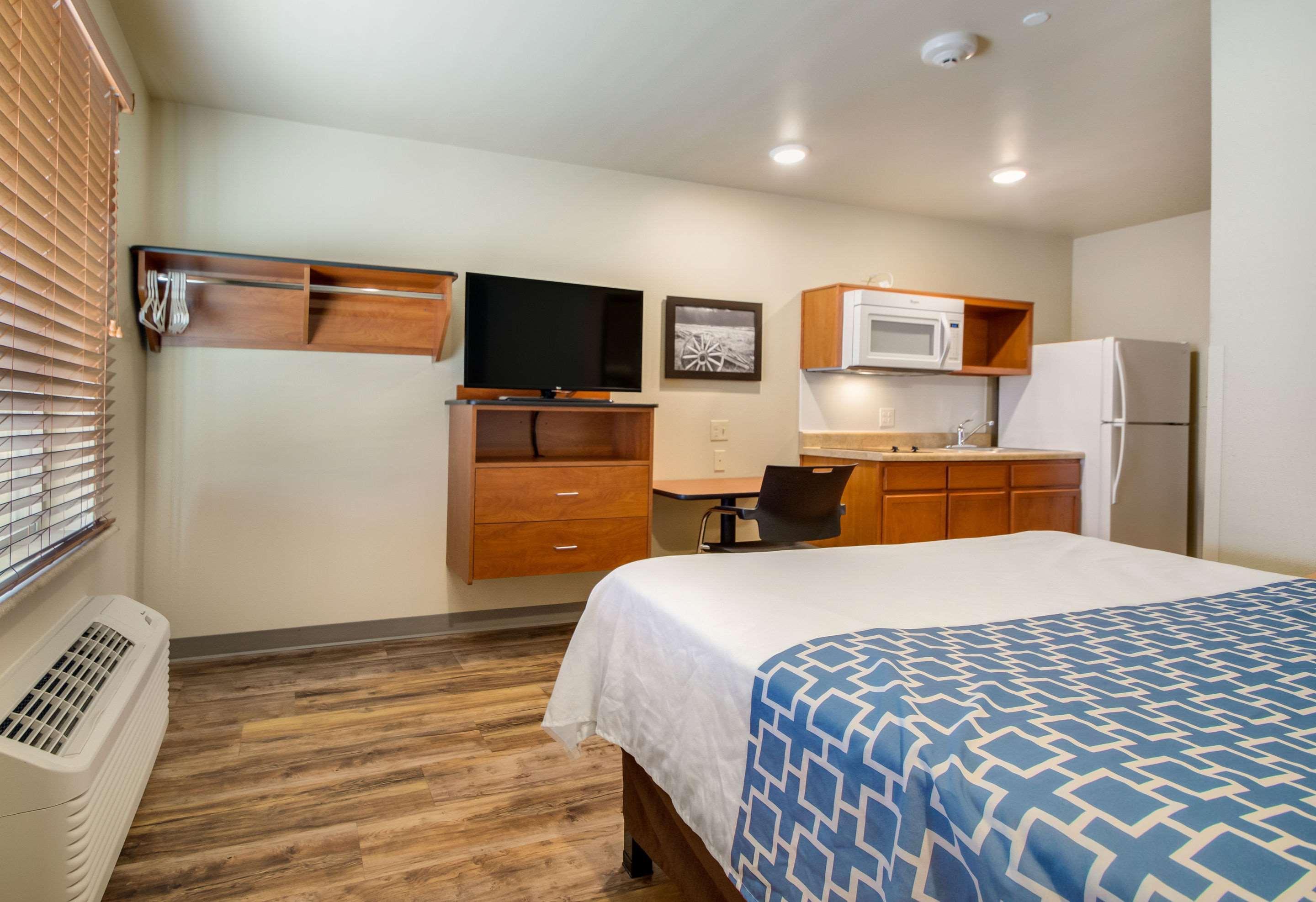 Econo Lodge Burlington Bagian luar foto