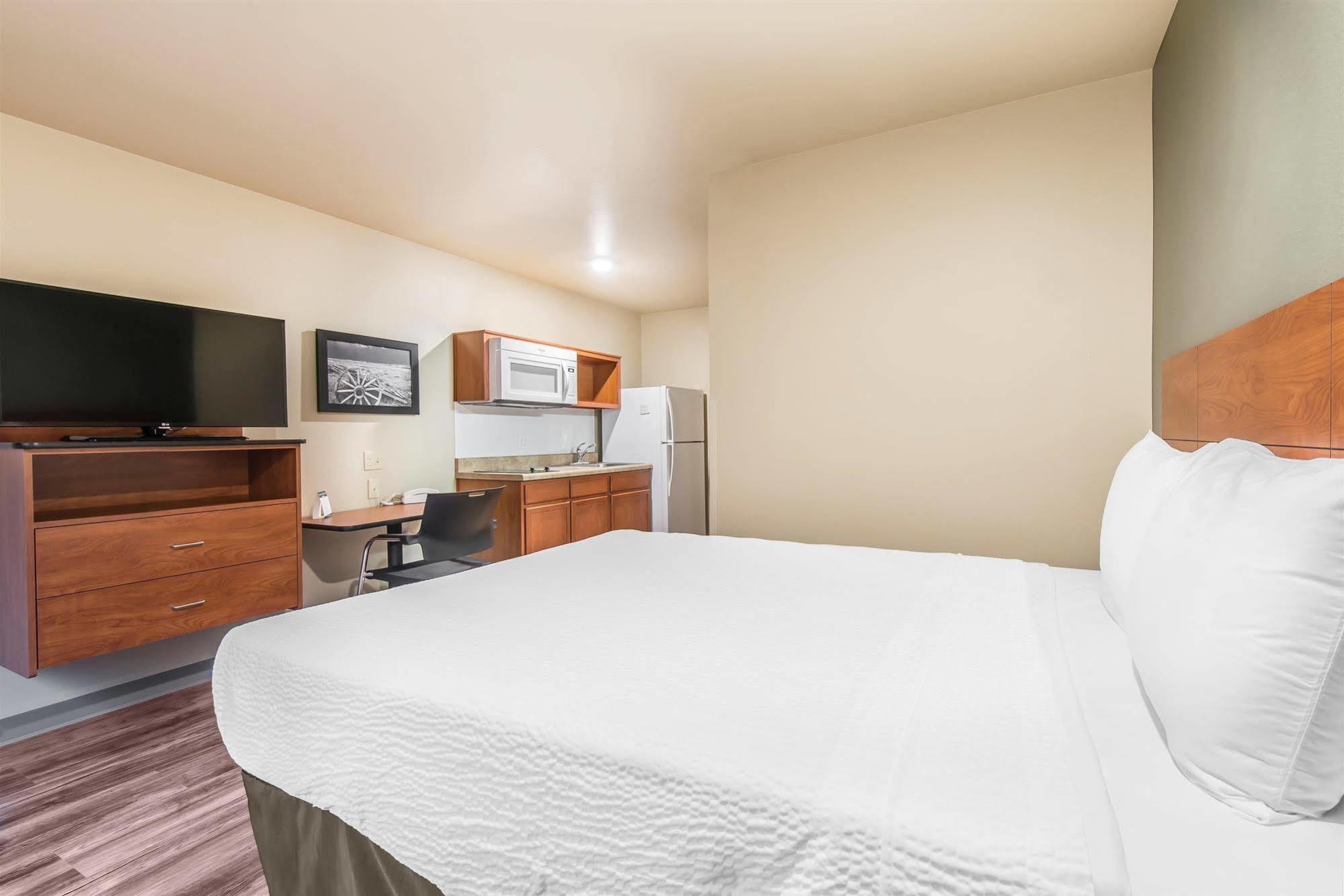 Econo Lodge Burlington Bagian luar foto