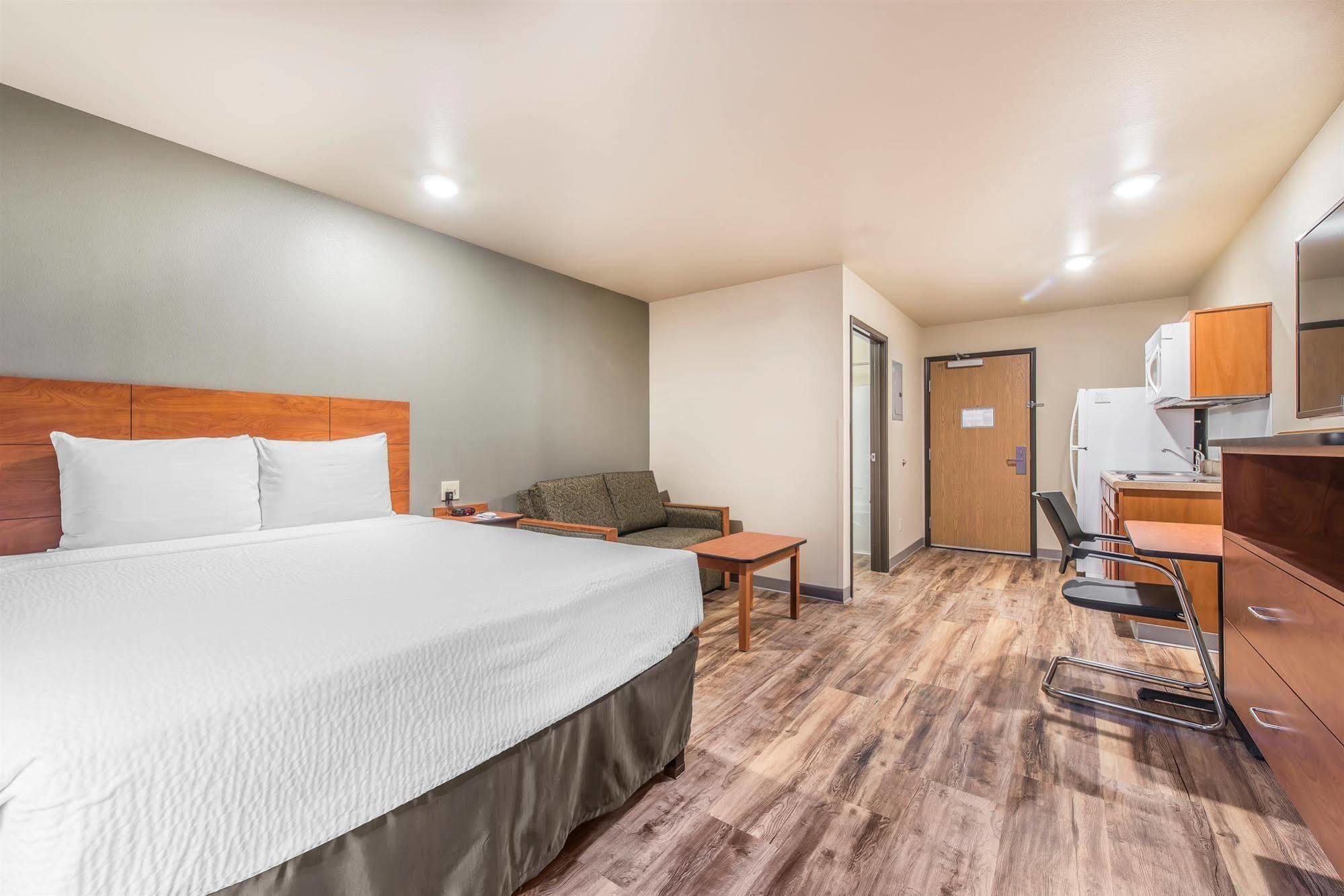 Econo Lodge Burlington Bagian luar foto