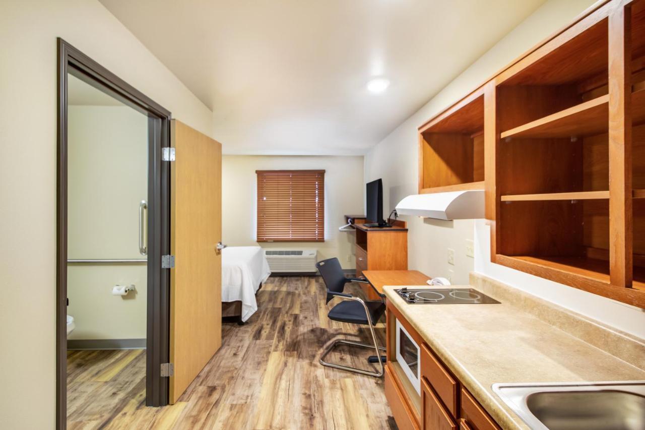 Econo Lodge Burlington Bagian luar foto